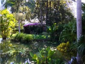 Crystal Cottage Retreat- Escape to the Hinterland!